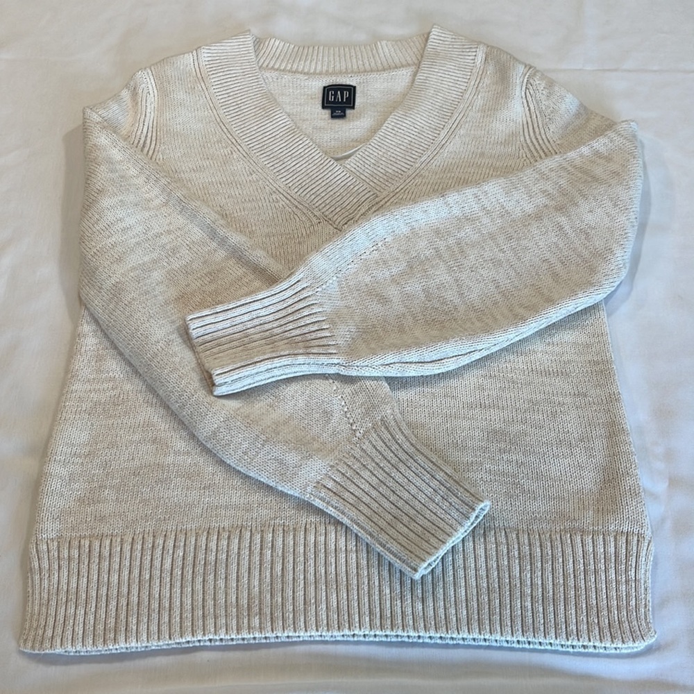 GAP • Crossover V Neck Sweater • Size XS • Marshmallow (Cream/Tan) - Picture 1 of 10